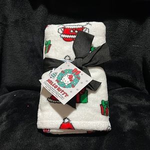 New Hello Kitty Sanrio Set of 2 Christmas Holiday Hand Towels